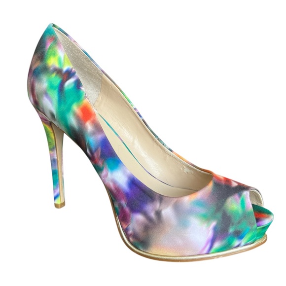 GUESS Honora Women’s Peep Toe Y2K Platform Pumps Multicolor Leather Size 8 NWOB - Picture 1 of 7
